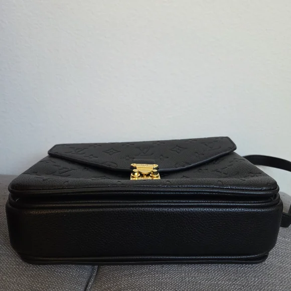 Black Crossbody Bag - Picture 9 of 10